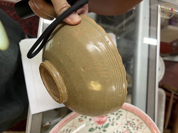 古玩陶瓷龍泉青瓷刻花碗真品鑒賞圖