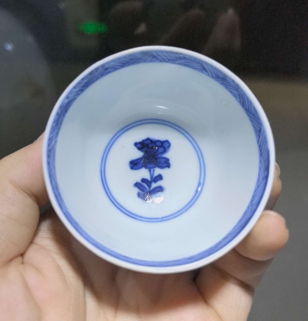 古玩陶瓷花卉紋青花杯拍賣，當(dāng)前價(jià)格1500元