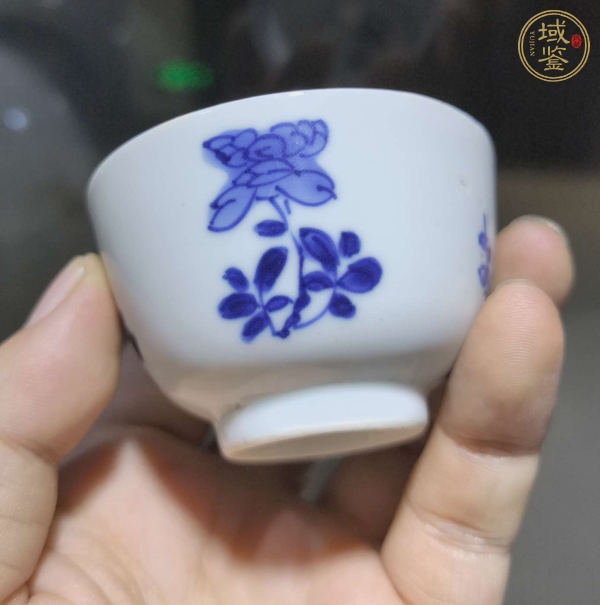 古玩花卉紋青花杯真品鑒賞圖