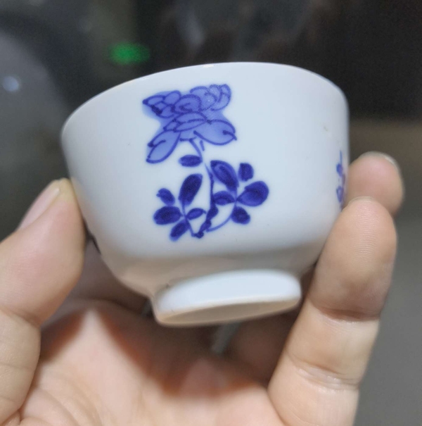 古玩陶瓷花卉紋青花杯拍賣，當(dāng)前價(jià)格1500元