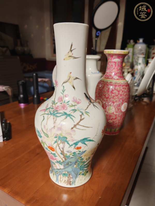 古玩陶瓷粉彩花鳥紋橄欖瓶真品鑒賞圖