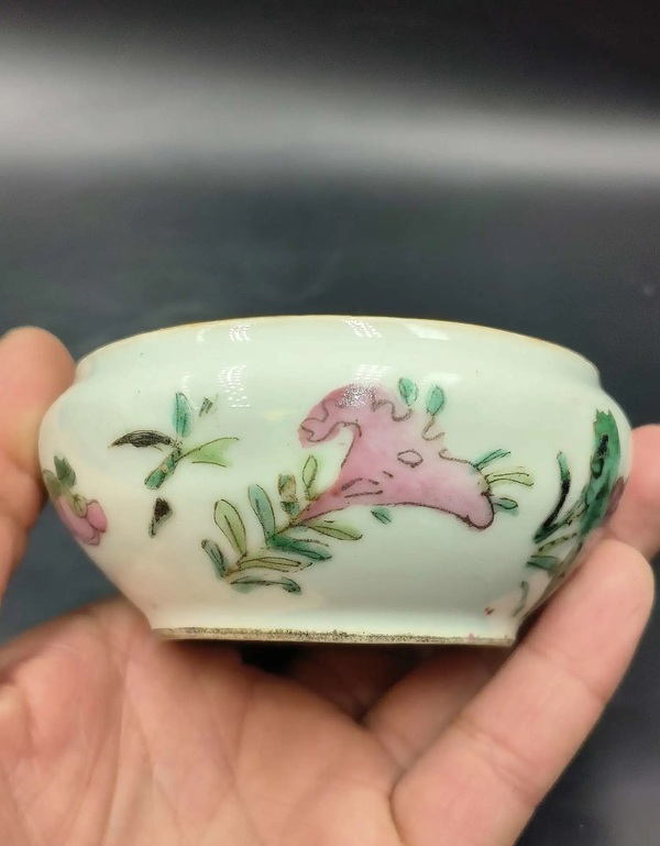 古玩陶瓷(保真卡)粉彩蟲草紋水洗拍賣,當前價格1500元