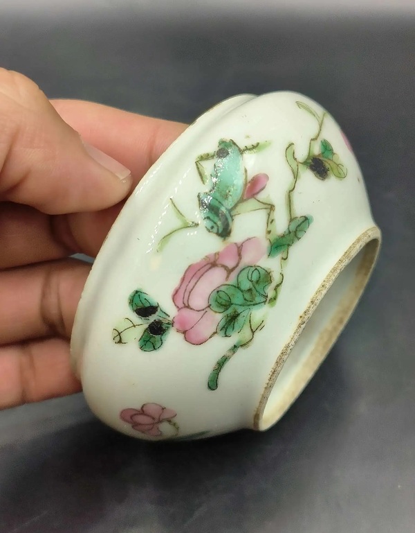 古玩陶瓷(保真卡)粉彩蟲草紋水洗拍賣,當前價格1500元