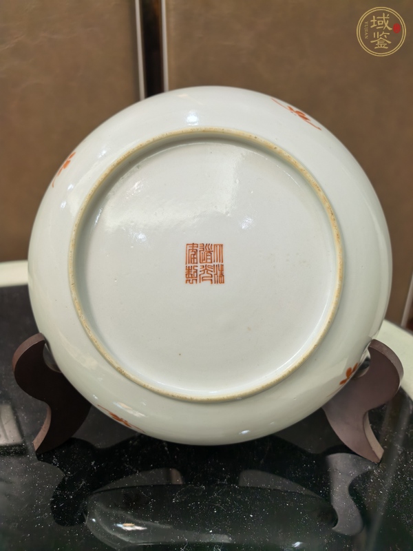 古玩陶瓷粉彩花蝶紋盤真品鑒賞圖