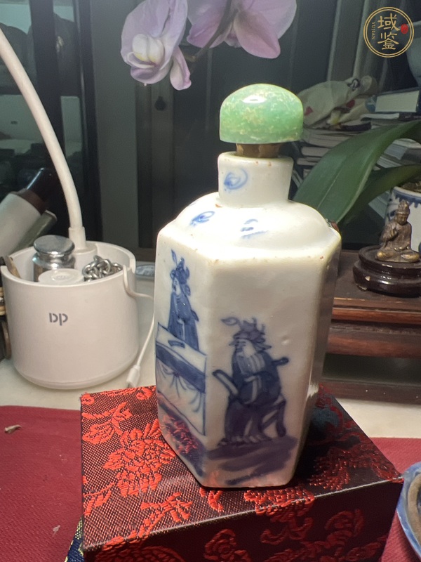 古玩人物紋青花鼻煙壺真品鑒賞圖