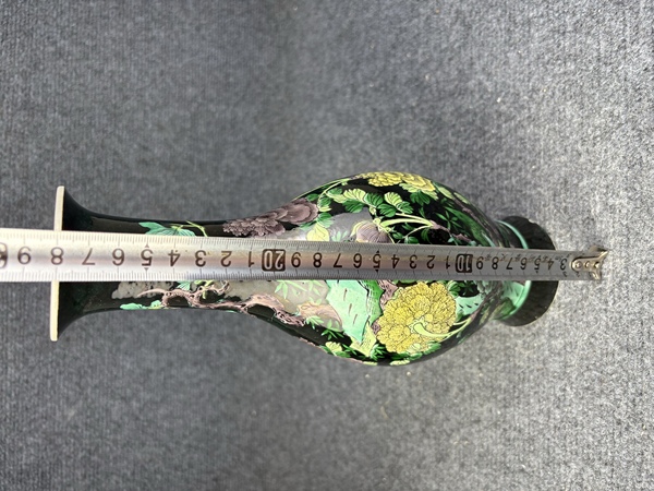 古玩陶瓷墨地五彩洞石牡丹花卉紋長頸瓶拍賣,當前價格6888元