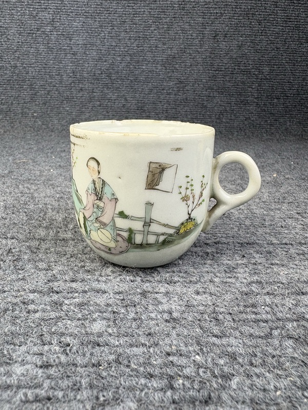古玩陶瓷粉彩美人如玉把杯拍賣,當前價格288元