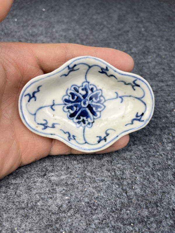古玩陶瓷青花纏枝西番蓮筆舔拍賣(mài),當(dāng)前價(jià)格299元