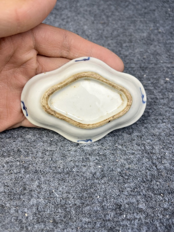 古玩陶瓷青花纏枝西番蓮筆舔拍賣(mài),當(dāng)前價(jià)格299元