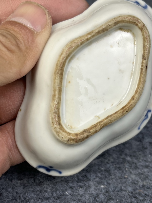 古玩陶瓷青花纏枝西番蓮筆舔拍賣(mài),當(dāng)前價(jià)格299元