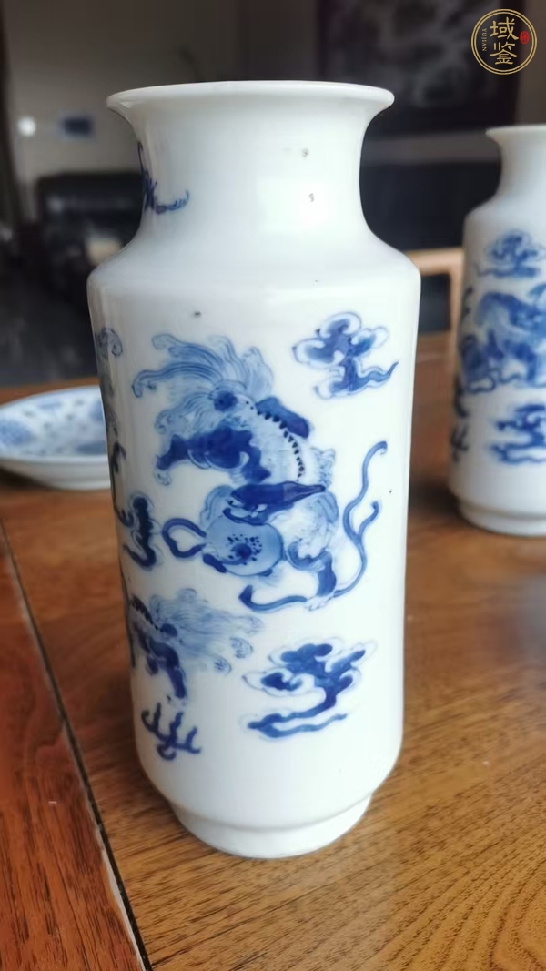 古玩陶瓷青花獅子紋筒瓶真品鑒賞圖