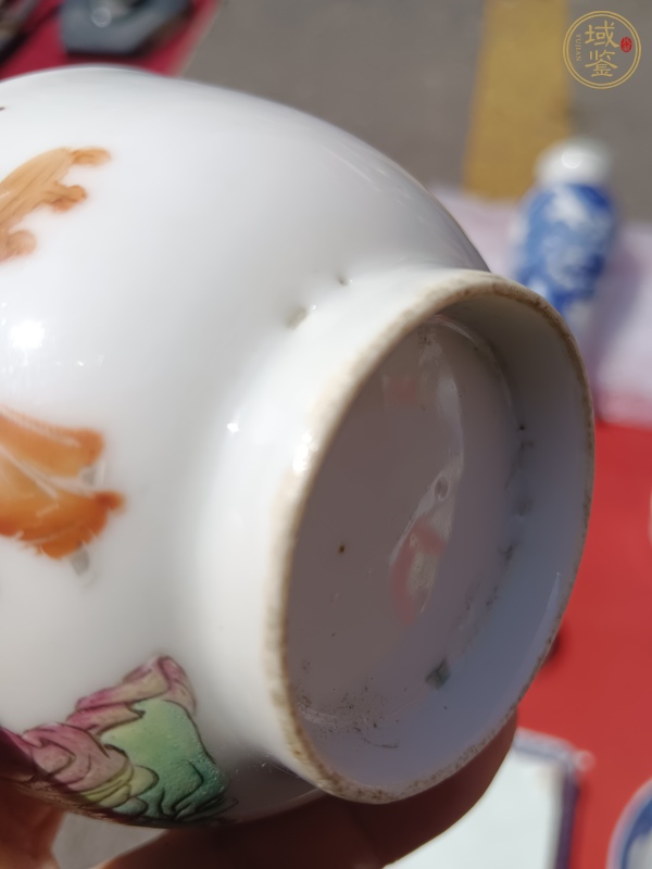 古玩陶瓷粉彩人物紋茶碗真品鑒賞圖