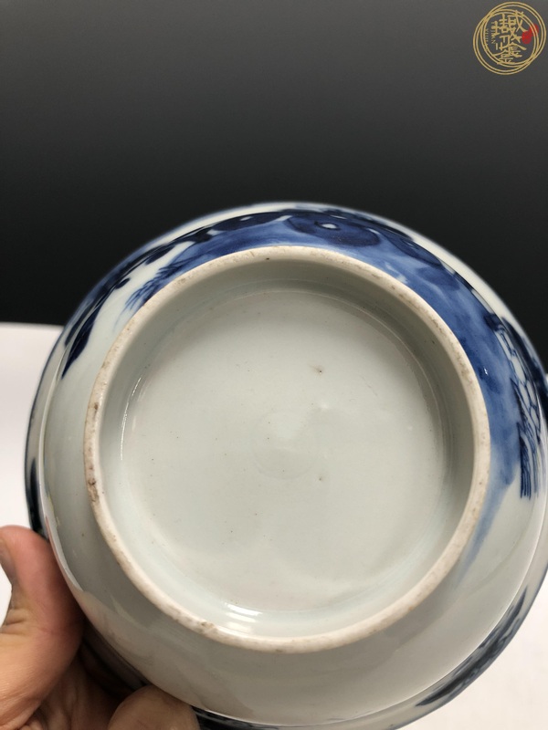 古玩陶瓷洞石花卉紋青花碗真品鑒賞圖