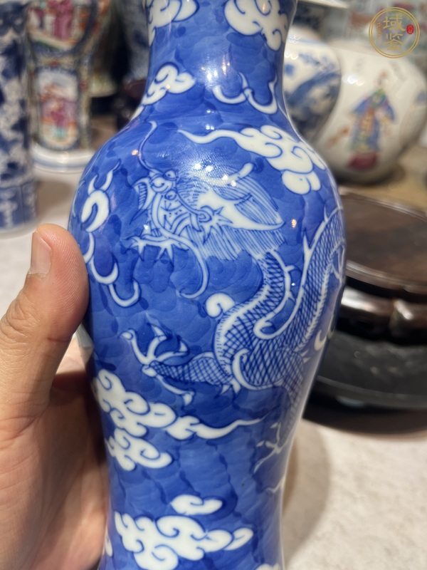 古玩陶瓷青花云龍紋觀音瓶真品鑒賞圖