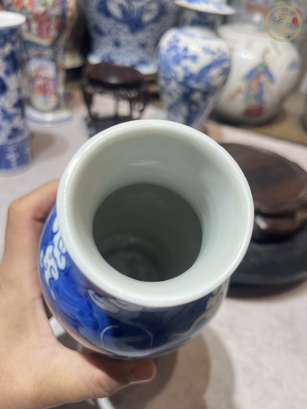 古玩陶瓷青花云龍紋觀音瓶真品鑒賞圖