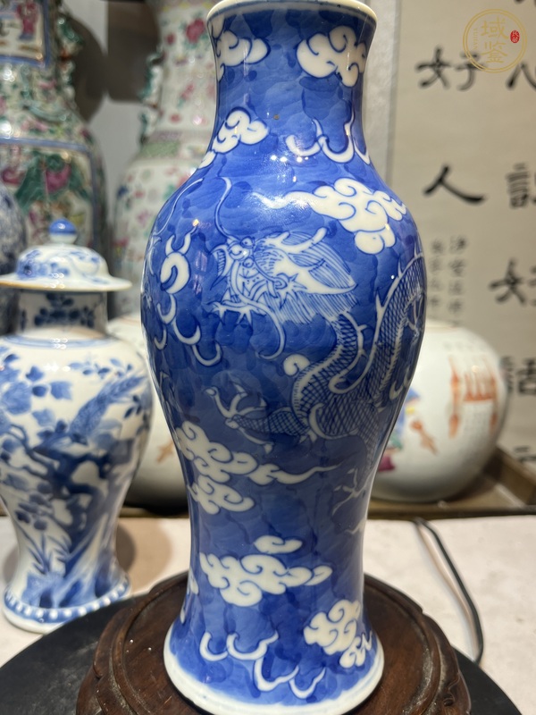 古玩陶瓷青花云龍紋觀音瓶真品鑒賞圖