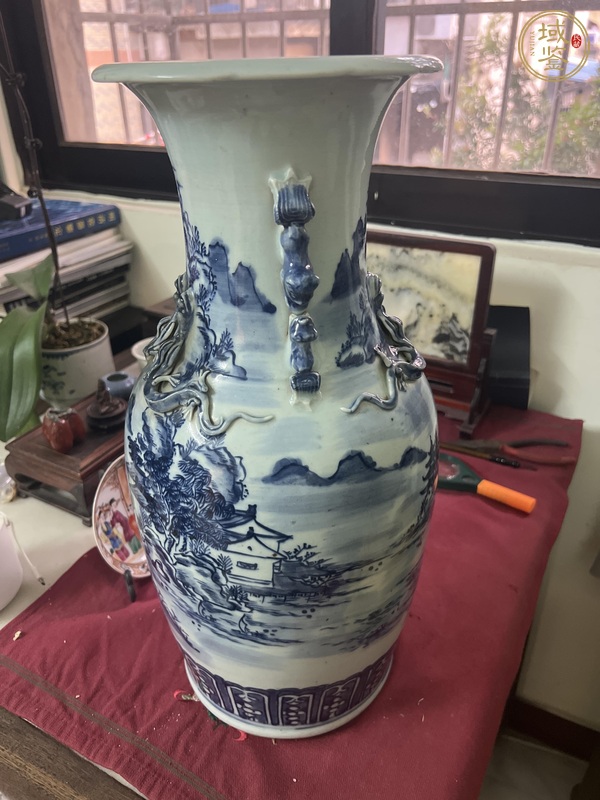 古玩陶瓷山水紋青花瓶真品鑒賞圖