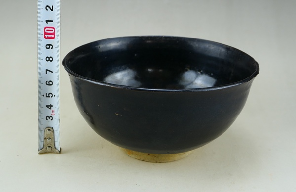 古玩陶瓷明代.定窯系黑釉宮式茶碗（1368年-1644年）拍賣，當(dāng)前價(jià)格66元