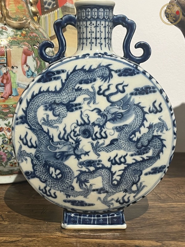 古玩陶瓷青花龍紋扁瓶真品鑒賞圖