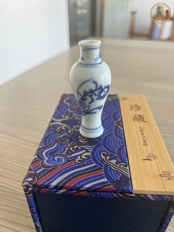 古玩陶瓷青花花卉紋撇口瓶真品鑒賞圖