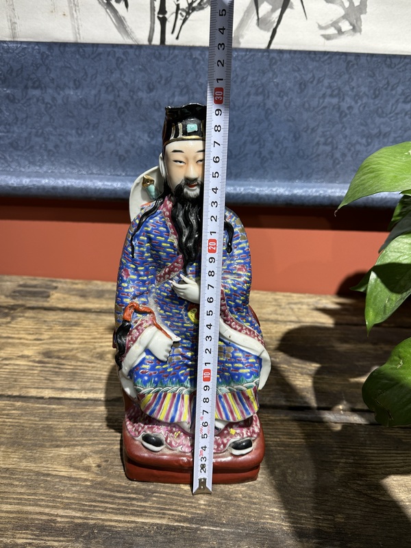 古玩陶瓷民國粉彩人物瓷塑拍賣,當前價格6800元