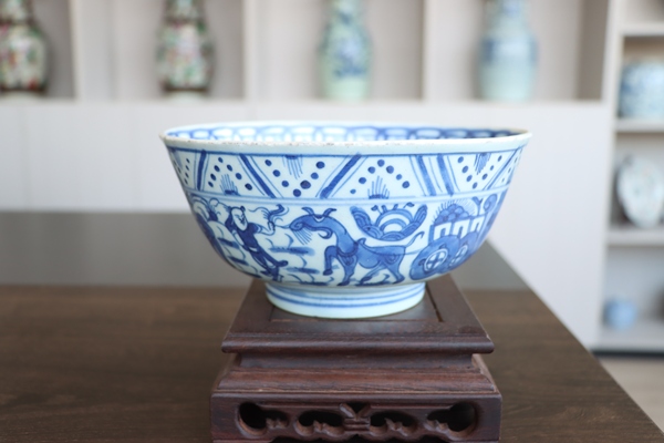古玩陶瓷清雍正青花八蠻進寶圖碗拍賣,當(dāng)前價格6500元