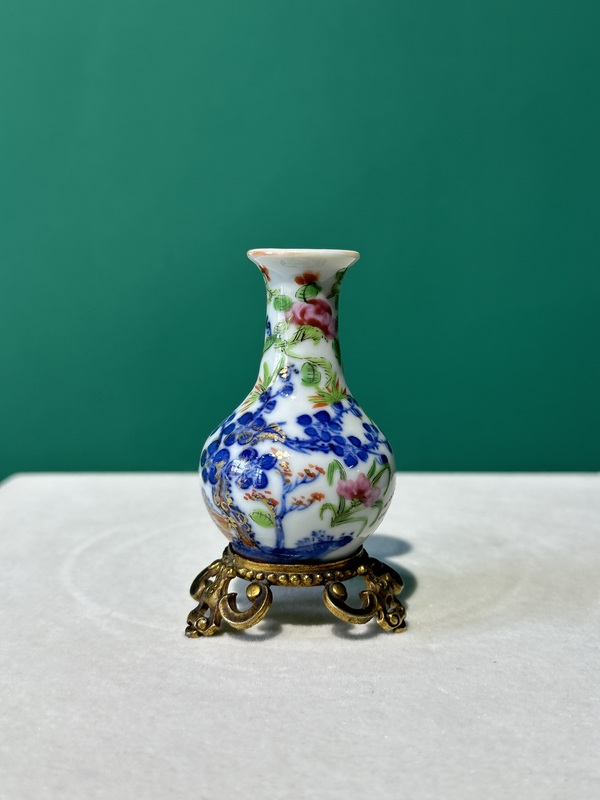 古玩陶瓷清代中期青花加廣彩小瓶拍賣(mài),當(dāng)前價(jià)格3800元