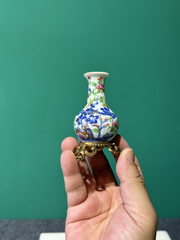 古玩陶瓷清代中期青花加廣彩小瓶拍賣(mài),當(dāng)前價(jià)格3800元