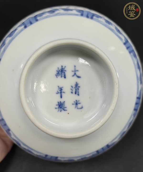 古玩陶瓷清光緒青花云鶴八卦紋碗真品鑒賞圖