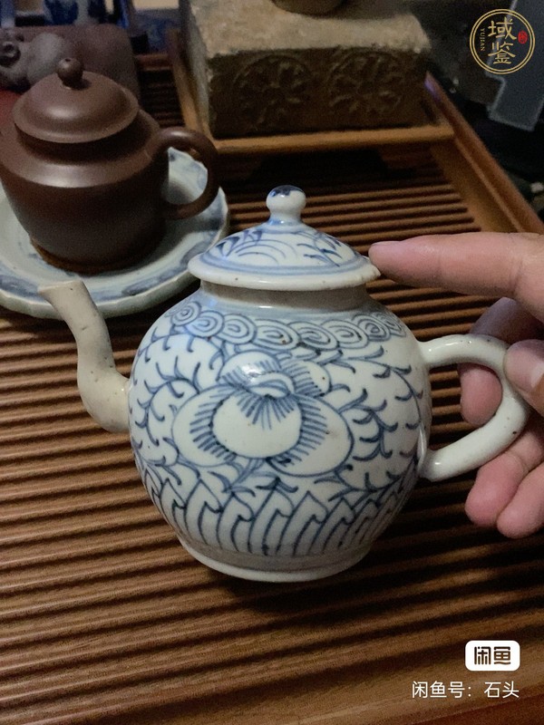 古玩陶瓷清中期青花纏枝蓮茶壺真品鑒賞圖