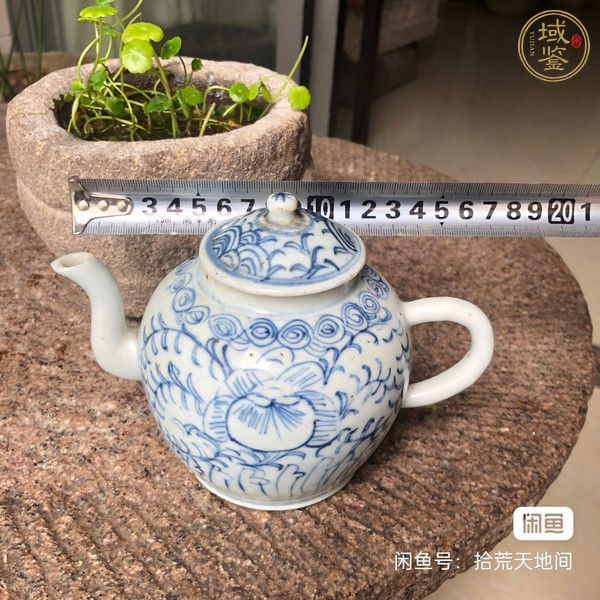 古玩陶瓷花卉紋青花執(zhí)壺真品鑒賞圖