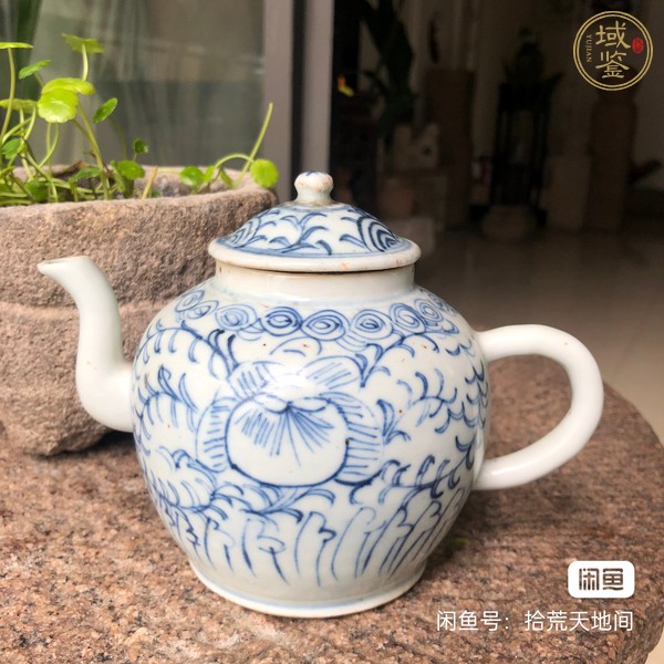 古玩陶瓷花卉紋青花執(zhí)壺真品鑒賞圖