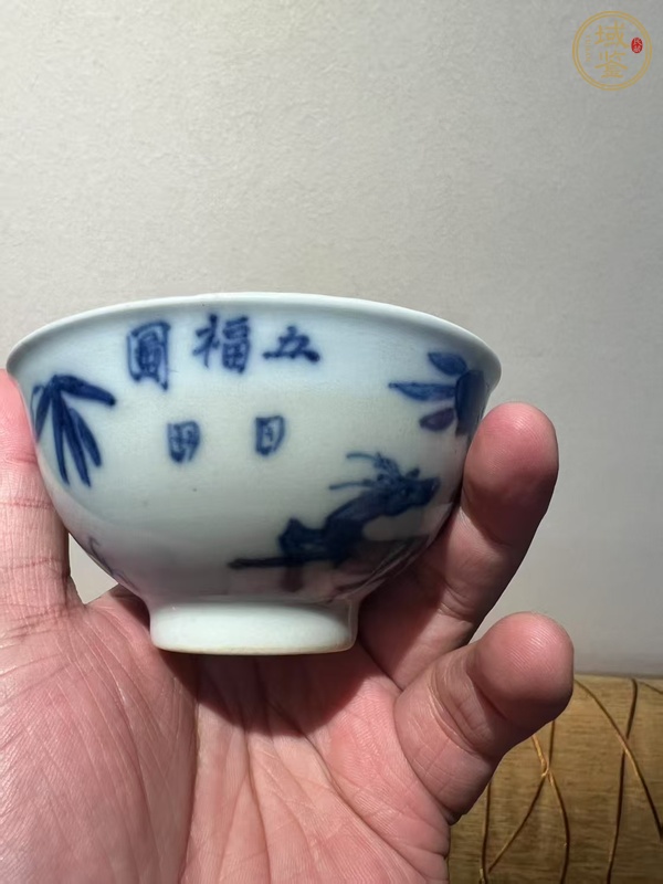 古玩陶瓷蝠鹿紋青花杯真品鑒賞圖