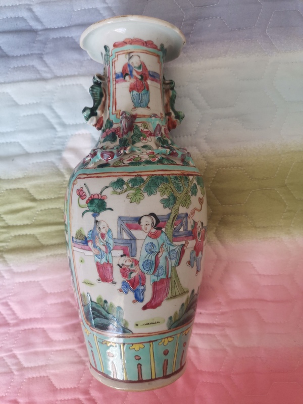 古玩轉(zhuǎn)賣清同治粉彩人物螭耳瓶拍賣，當(dāng)前價(jià)格450元