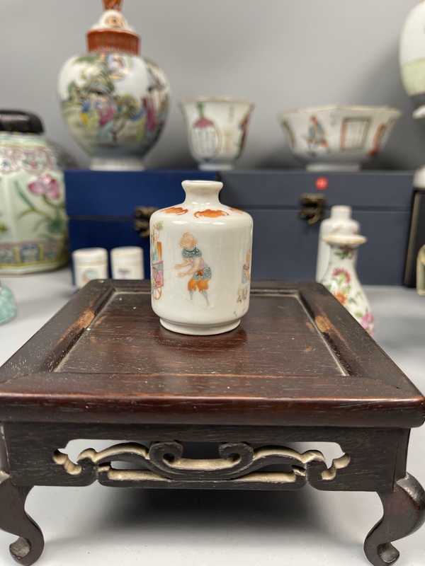 古玩陶瓷清同治粉彩鐘馗嫁妹圖鼻煙壺拍賣,當前價格12879元