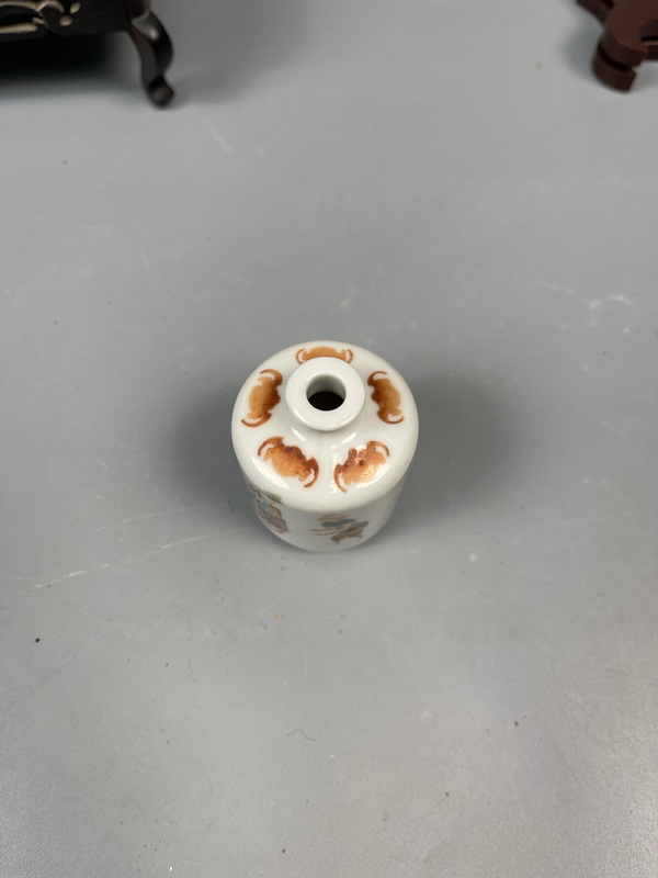 古玩陶瓷清同治粉彩鐘馗嫁妹圖鼻煙壺拍賣,當前價格12879元