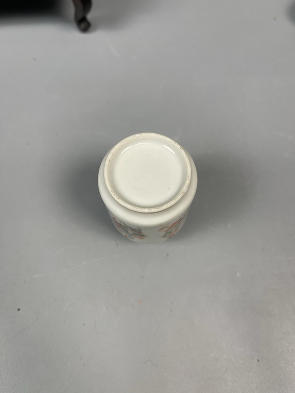 古玩陶瓷清同治粉彩鐘馗嫁妹圖鼻煙壺拍賣,當前價格12879元