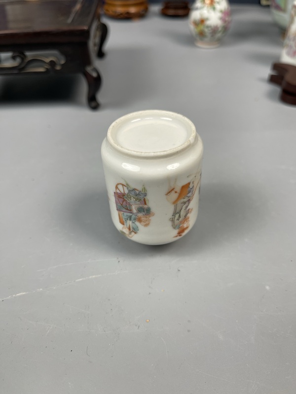 古玩陶瓷清同治粉彩鐘馗嫁妹圖鼻煙壺拍賣,當前價格12879元