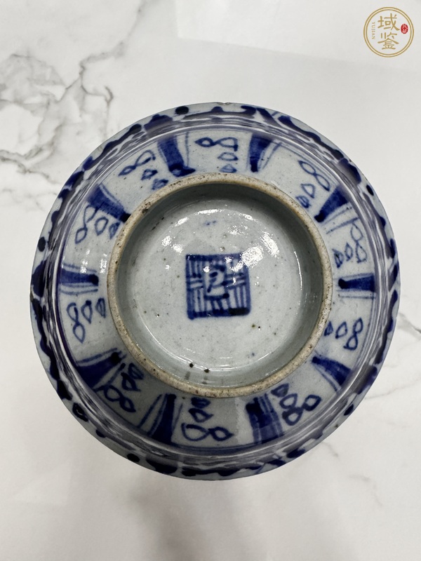 古玩陶瓷花卉紋青花碗真品鑒賞圖