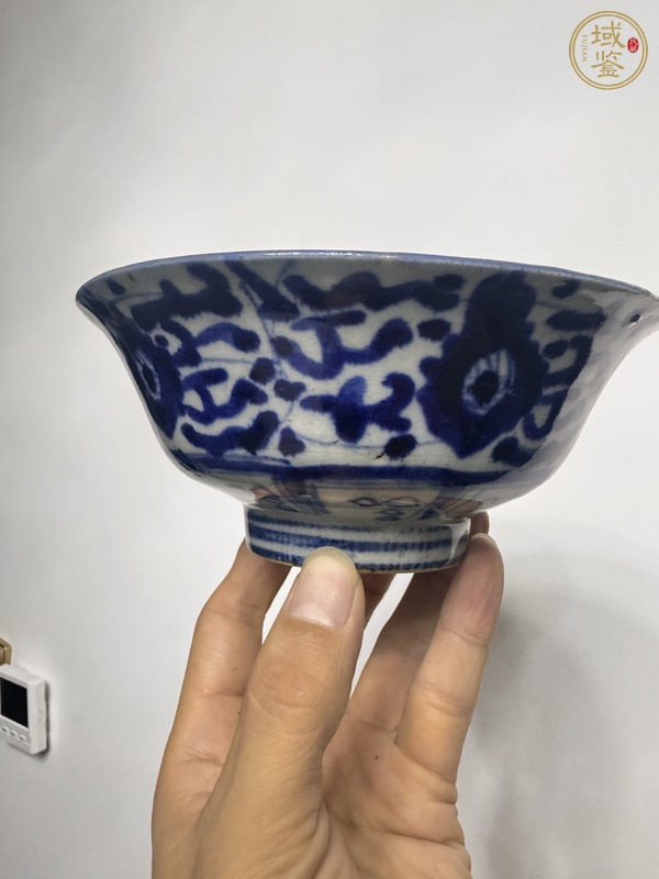 古玩陶瓷花卉紋青花碗真品鑒賞圖