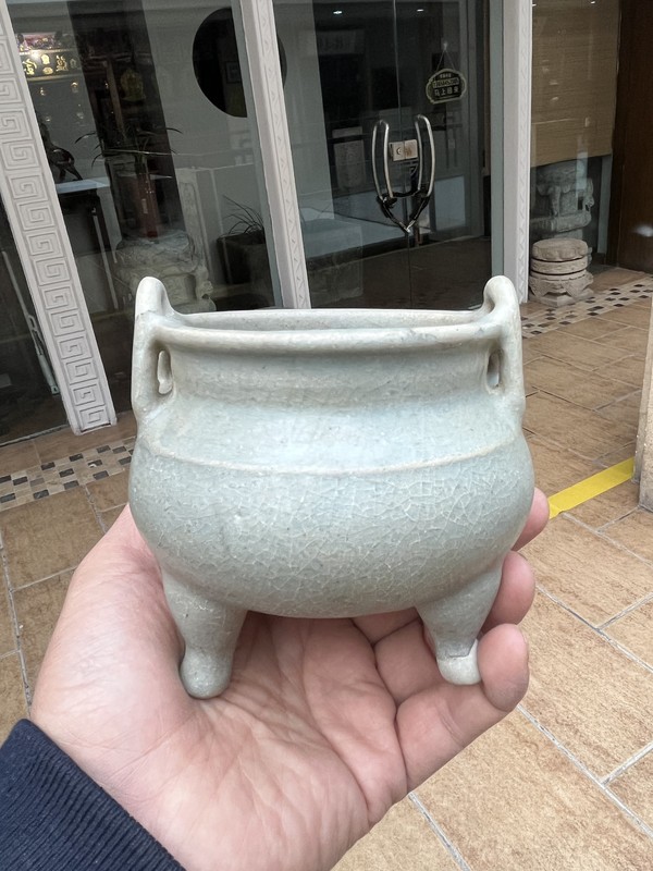 古玩轉(zhuǎn)賣【無托實(shí)拍】龍泉青瓷雙耳三足爐拍賣，當(dāng)前價(jià)格0元