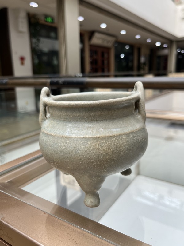 古玩陶瓷【無托實拍】龍泉青瓷雙耳三足爐拍賣，當前價格888元
