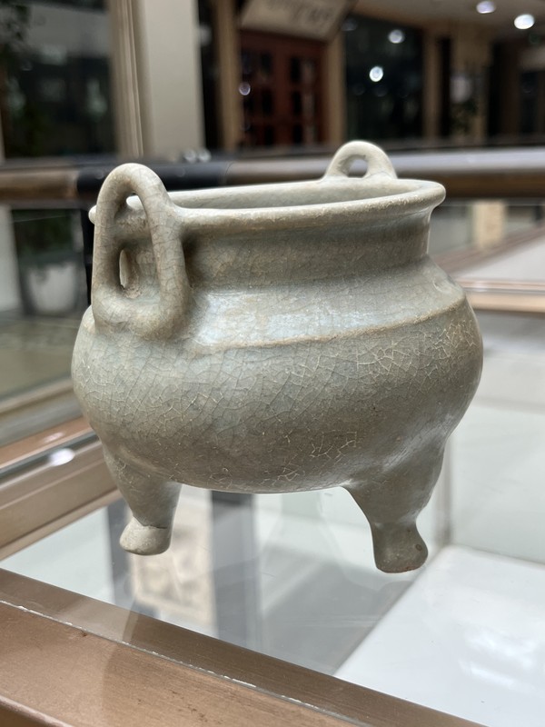 古玩陶瓷【無托實拍】龍泉青瓷雙耳三足爐拍賣，當前價格888元