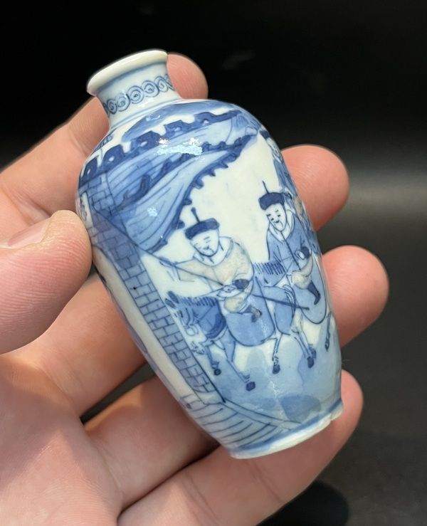 古玩陶瓷青花釉里紅人物鼻煙壺拍賣,當前價格7000元