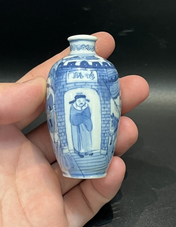 古玩陶瓷青花釉里紅人物鼻煙壺拍賣,當前價格7000元