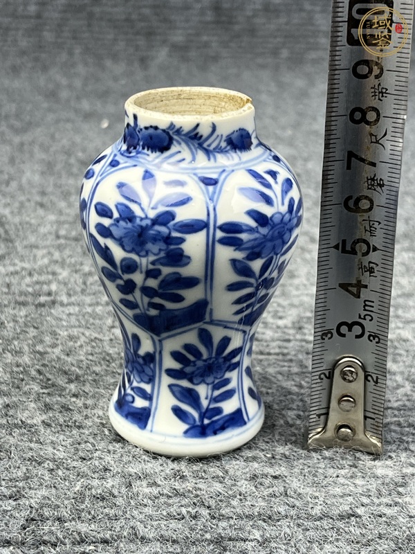 古玩陶瓷青花花卉紋小瓶真品鑒賞圖