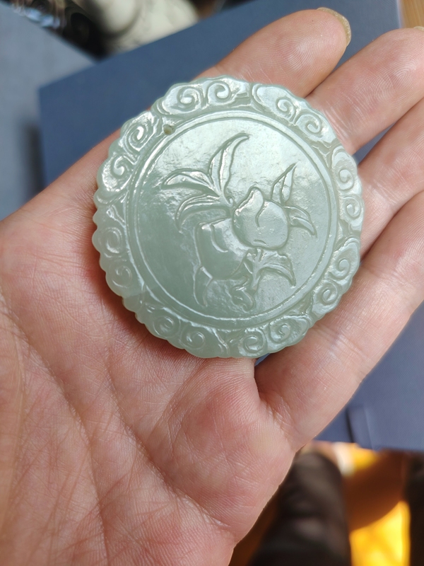 古玩轉(zhuǎn)賣和田玉雕“童子祝壽”牌拍賣，當(dāng)前價(jià)格280元