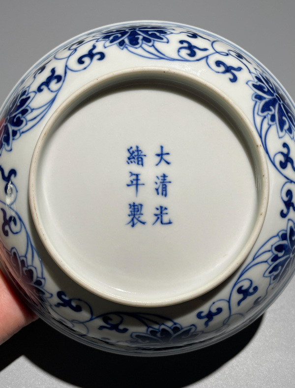古玩陶瓷纏枝花卉紋青花盤拍賣，當(dāng)前價格15888元
