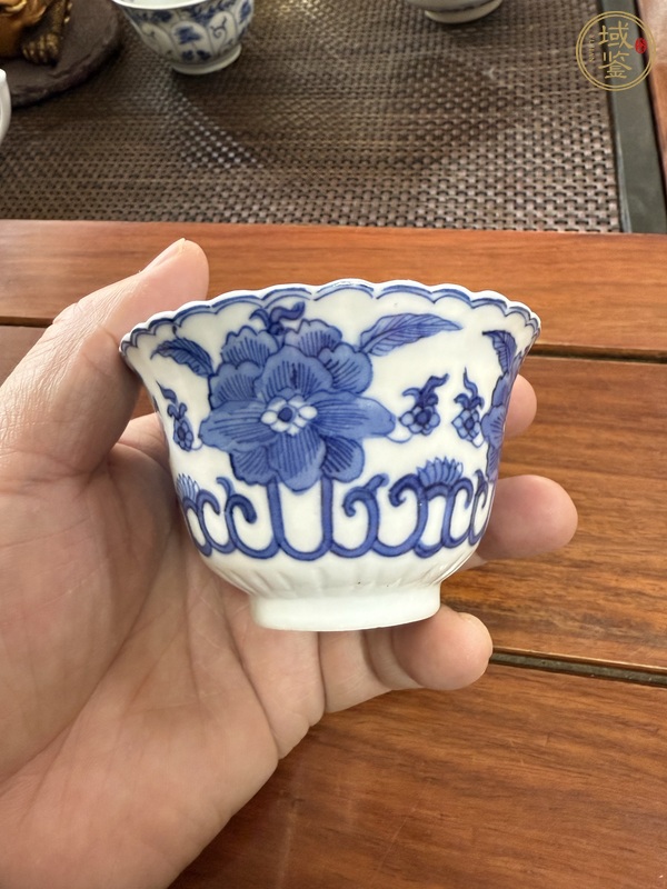 古玩陶瓷花卉紋青花杯真品鑒賞圖