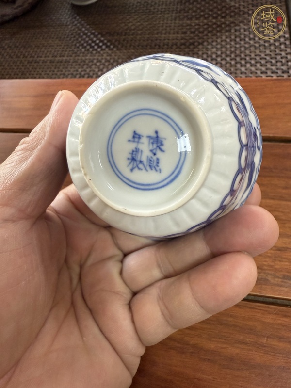 古玩陶瓷花卉紋青花杯真品鑒賞圖